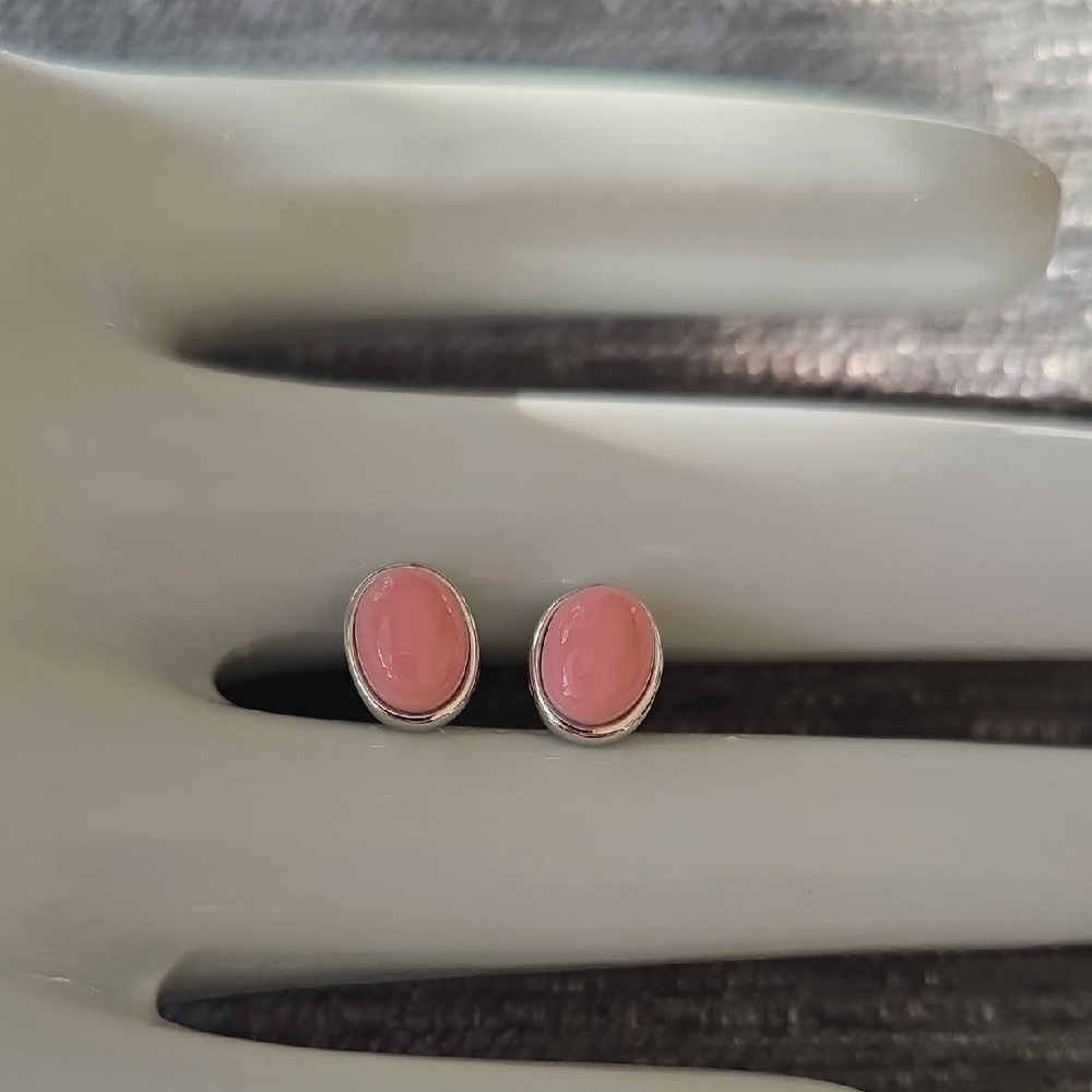 925 Sterling Silver Pink Conch Oval Stud Earrings